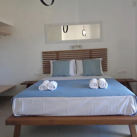 Ploes * Agios Georgios (Antiparos)